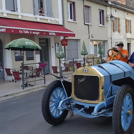 Logis Hotel Du Champ De Foire Saint-Aulaye-Puymangou Eksteriør billede