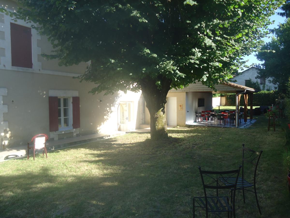 Logis Hotel Du Champ De Foire Saint-Aulaye-Puymangou Eksteriør billede