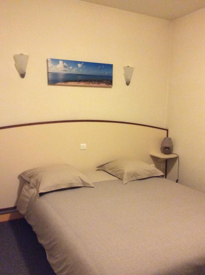 Logis Hotel Du Champ De Foire Saint-Aulaye-Puymangou Eksteriør billede