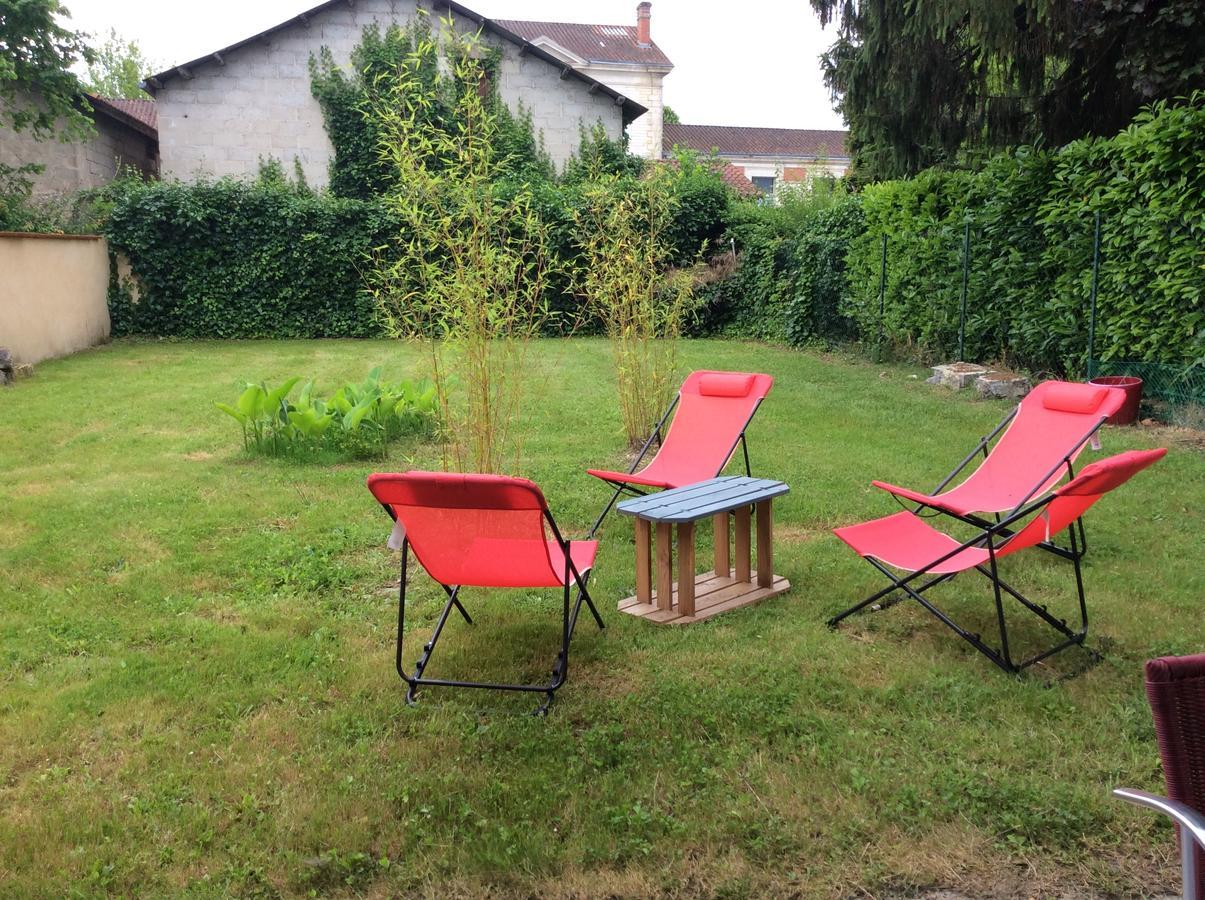 Logis Hotel Du Champ De Foire Saint-Aulaye-Puymangou Eksteriør billede